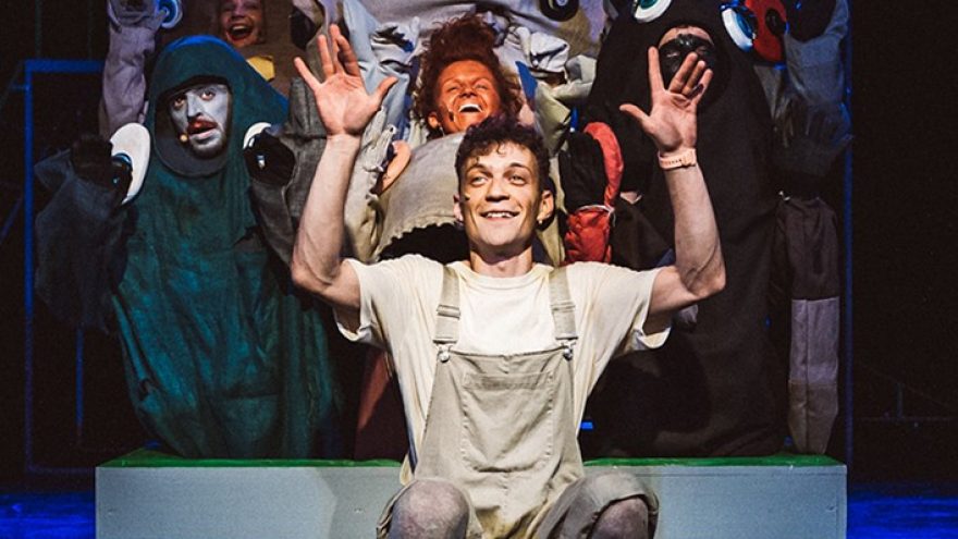 Klaipėdos jaunimo teatras | spektaklis vaikams Vieno kiemo istorija